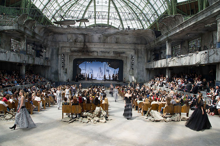 11 Of The Greatest Karl Lagerfeld Shows For Chanel And Fendi Ever