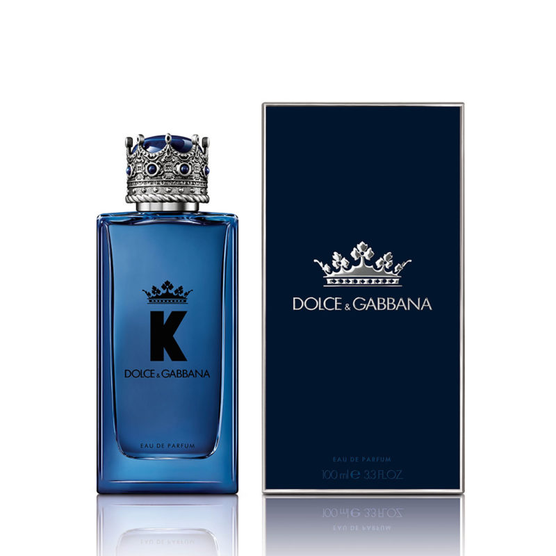 K by Dolce&Gabbana is dressed in a deep regal blue bottle that reflects the new intensity of the fragrance, crowned with a burnished silver patina