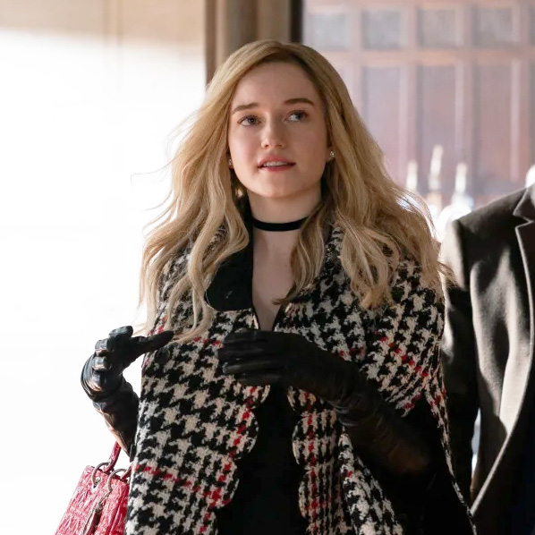 5 Chic Looks From Inventing Anna That Julia Garner Slayed In
